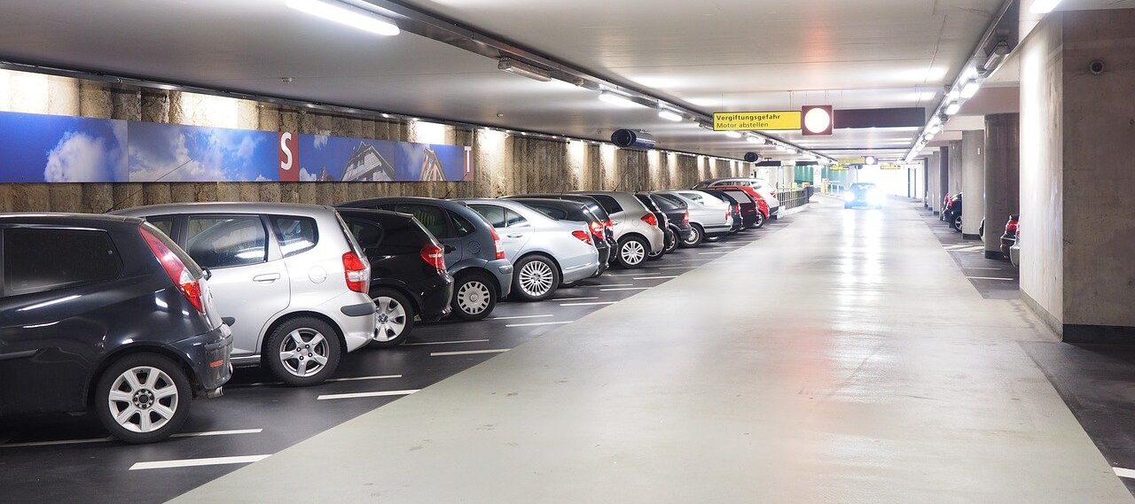 parcheggiare un auto in aeroporto